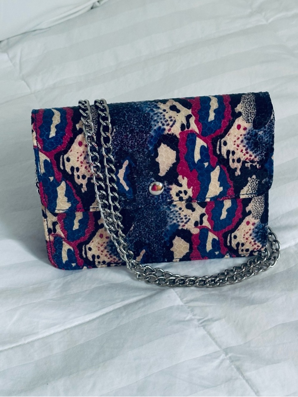 Patterned Silver Chain Crossbody/Shoulder Bag in Blue, Pink, Black, and Cream